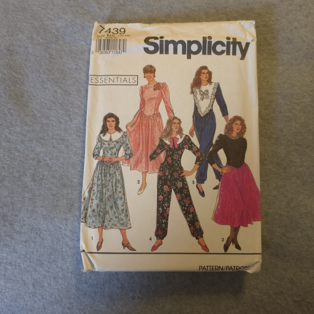 Vintage Simplicity sewing pattern 7439 from the Essentials Collection